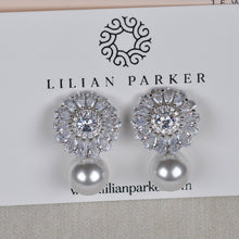 Load image into Gallery viewer, Beatrix Earrings
