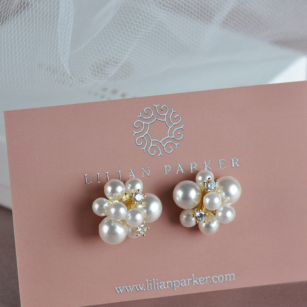 Dreamy Pearl Studs